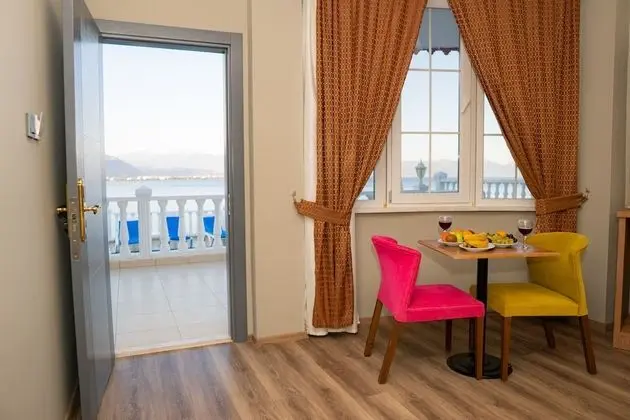 Basic Tek Büyük veya İki Ayrı Yataklı Oda, Deniz Manzaralı