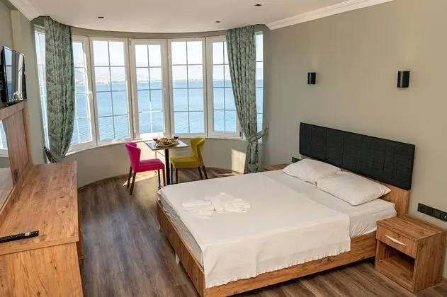 Deluxe Büyük Yataklı Tek Kişilik Oda, 1 Çift Kişilik Yatak, Deniz Manzaralı, Denize Bakan