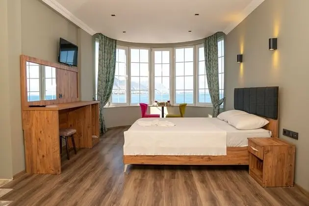 Deluxe Büyük Yataklı Tek Kişilik Oda, 1 Çift Kişilik Yatak, Deniz Manzaralı, Denize Bakan