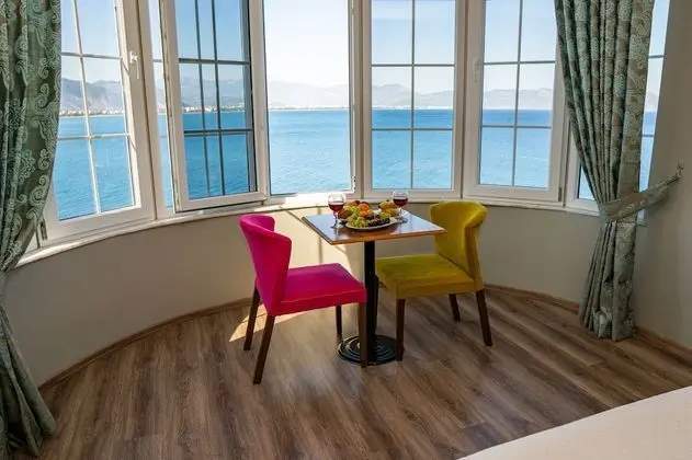 Deluxe Büyük Yataklı Tek Kişilik Oda, 1 Çift Kişilik Yatak, Deniz Manzaralı, Denize Bakan