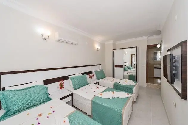 Standard Üç Kişilik Oda, Deniz Manzaralı