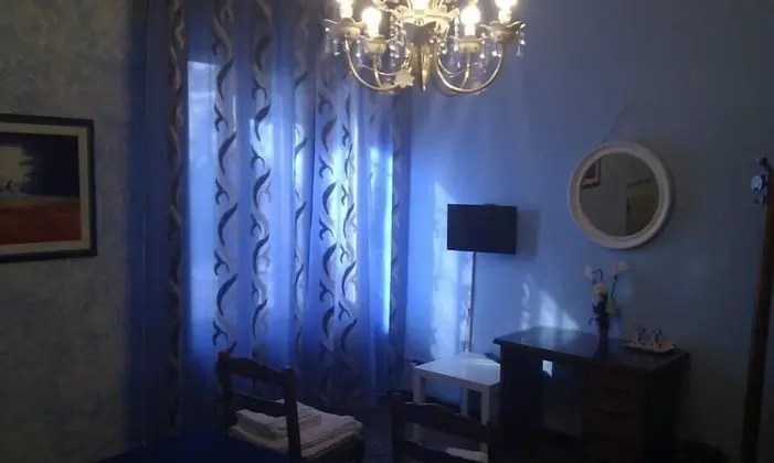 Tek Büyük Yataklı Oda, Ortak Banyo (Paradiso)