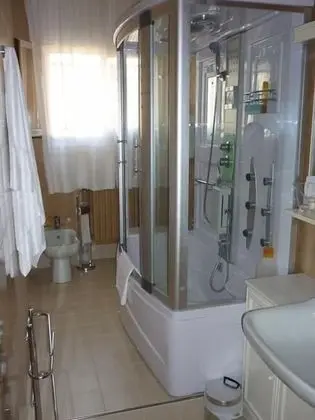 Tek Büyük Yataklı Oda, Ortak Banyo (Paradiso)