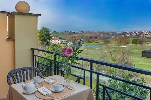 Deluxe Apart Daire, Golf Manzaralı