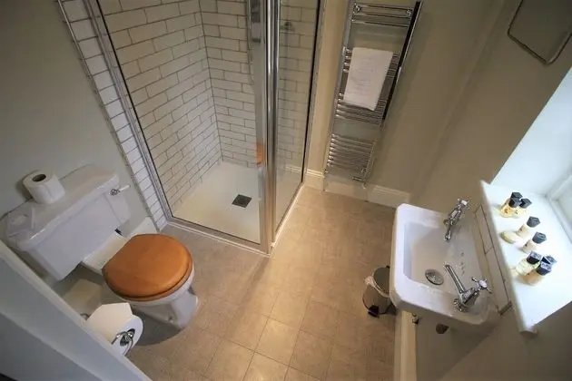 Standard Tek Büyük veya İki Ayrı Yataklı Oda, Banyolu/Duşlu