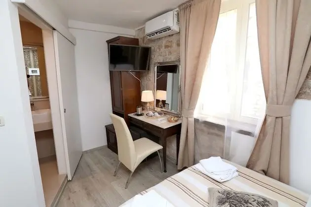 Basic Tek Büyük Yataklı Oda