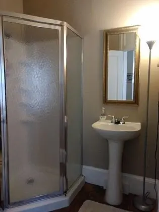 Basic Tek Büyük Yataklı Oda, 2 Çift Kişilik Yatak (Jordan Baker Room)