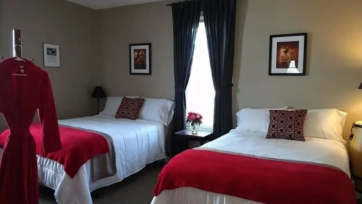 Basic Tek Büyük Yataklı Oda, 2 Çift Kişilik Yatak (Nick Carraway Room)