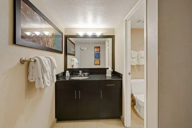 Deluxe Guest Room - 1 King, Kitchenette