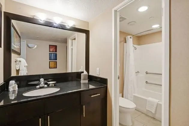 Deluxe Guest Room - 1 King, Kitchenette