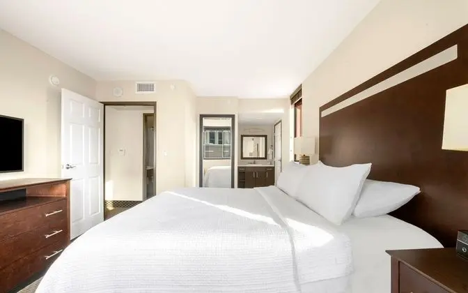 One Bedroom Suite w/Kitchenette