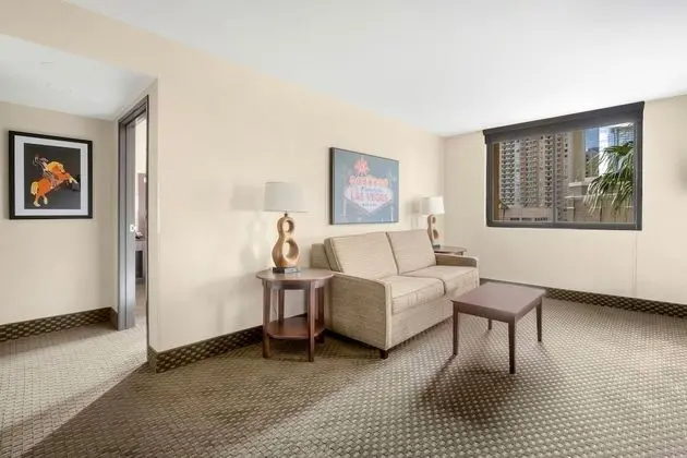 One Bedroom Suite w/Kitchenette