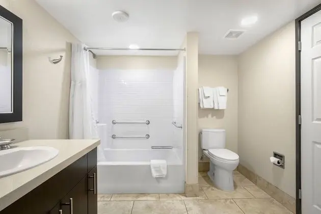 One Bedroom Suite w/Kitchenette