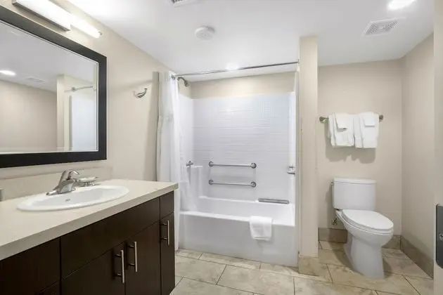 One Bedroom Suite w/Kitchenette