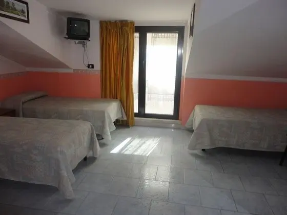Üç Kişilik Oda