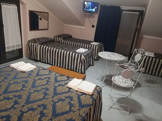 Üç Kişilik Oda