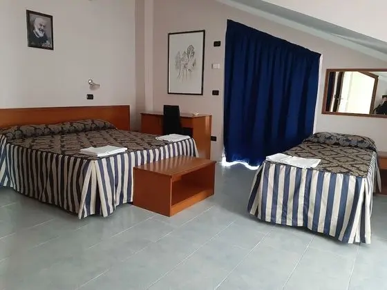 Üç Kişilik Oda
