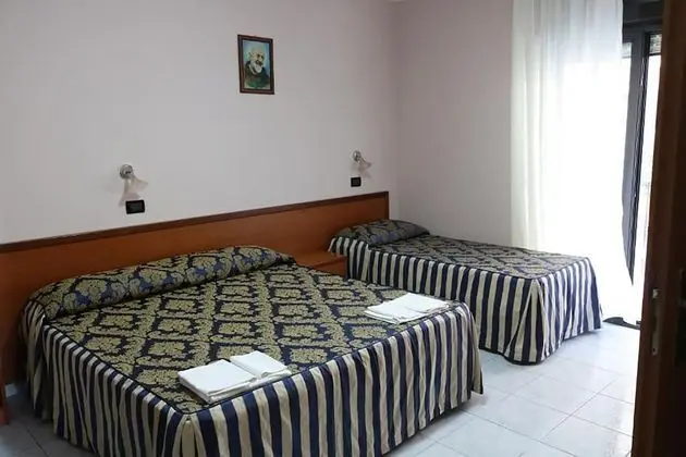 Üç Kişilik Oda