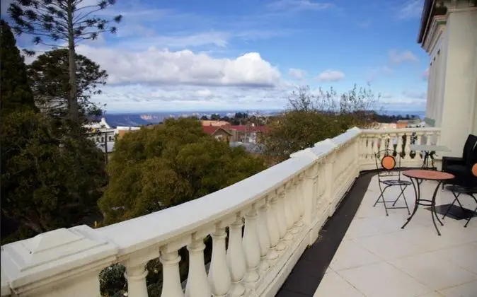 Premier Oda, Balkon