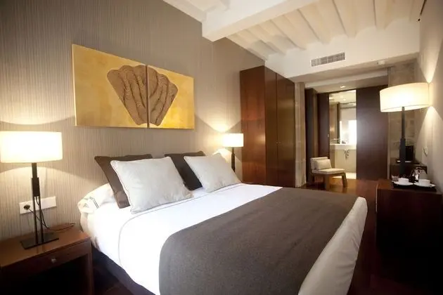 Basic Büyük Yataklı Tek Kişilik Oda