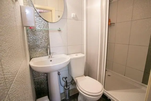 Triple, Bahçe Manzaralı
