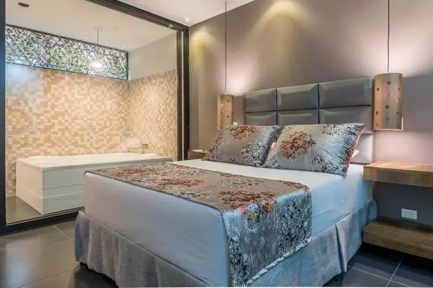 Deluxe Oda, Sigara İçilmez, Jakuzi