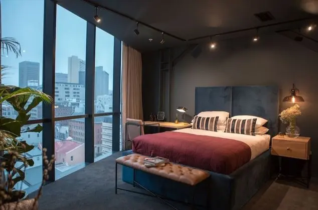 City Tek Büyük Yataklı Oda