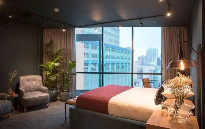 City Tek Büyük Yataklı Oda