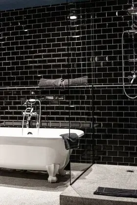 City Tek Büyük Yataklı Oda