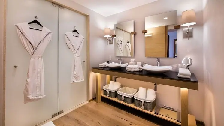 Standard Oda, 2 Çift Kişilik Yatak, Avlu Manzaralı (Essential Double Room)