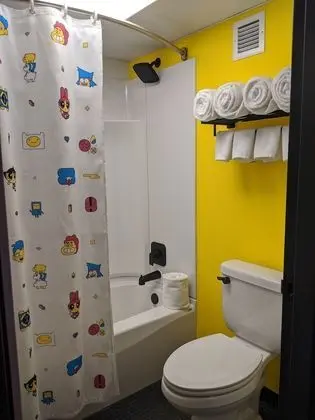 2 Double Beds Tub