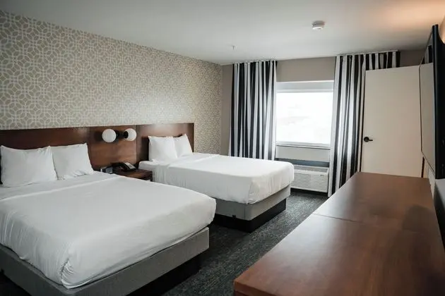 2 Double Beds Tub