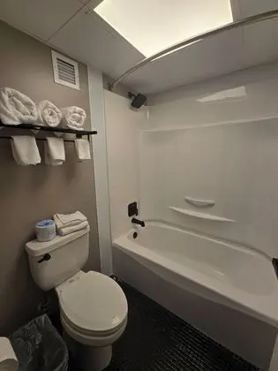 2 Double Beds Tub
