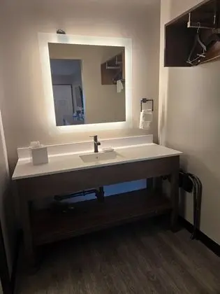 2 Double Beds Tub