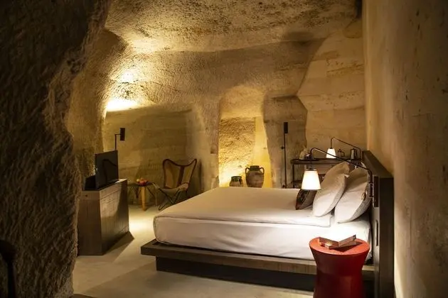 Deluxe Room, 1 Queen Bed (Cave)