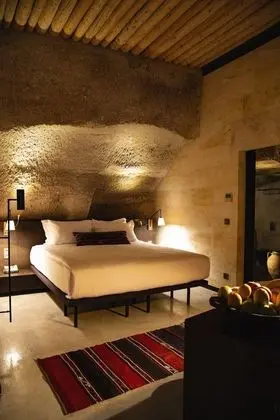 Deluxe Room, 1 Queen Bed (Cave)