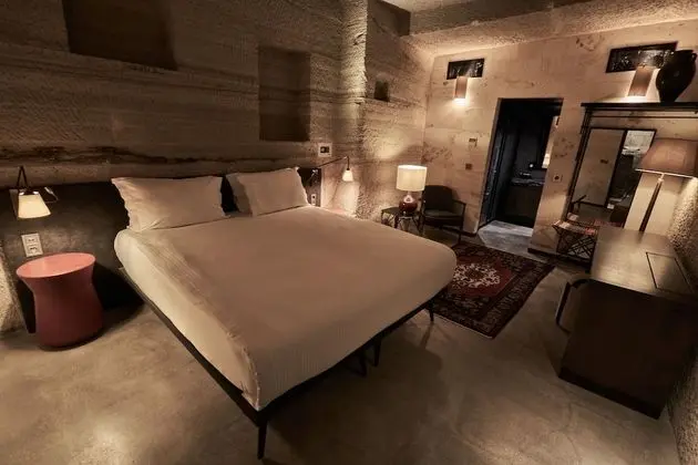 Deluxe Room, 1 Queen Bed (Cave)