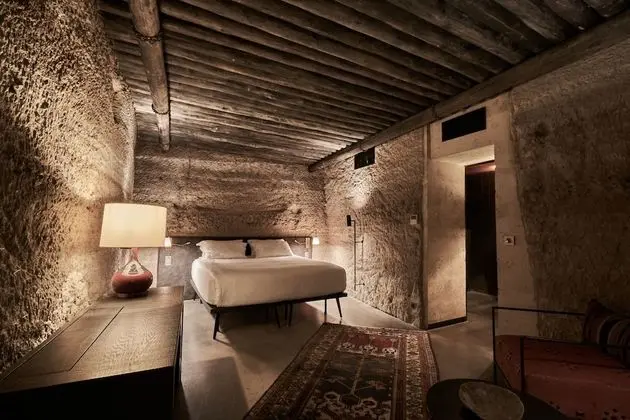 Deluxe Room, 1 Queen Bed (Cave)
