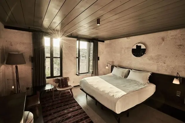 Deluxe Room, 1 Queen Bed (Masonry)