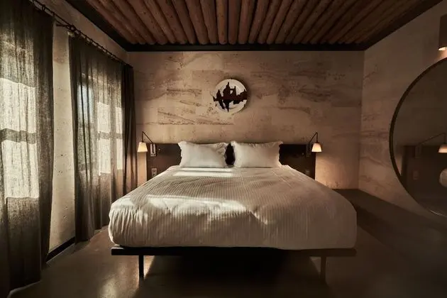 Deluxe Room, 1 Queen Bed (Masonry)