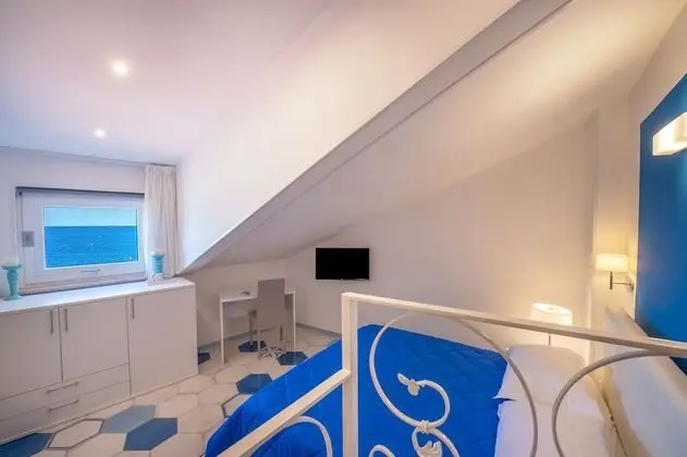 Dört Kişilik Oda, Deniz Manzaralı