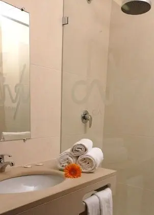 Standard Tek Büyük Yataklı Oda, Kısmi Deniz Manzaralı