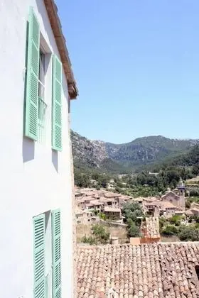 Tek Büyük veya İki Ayrı Yataklı Oda, Dağ Manzaralı