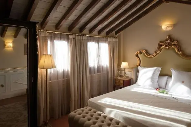 Deluxe Tek Büyük Yataklı Oda (Alhambra View)