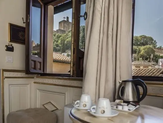 Deluxe Tek Büyük Yataklı Oda (Alhambra View)