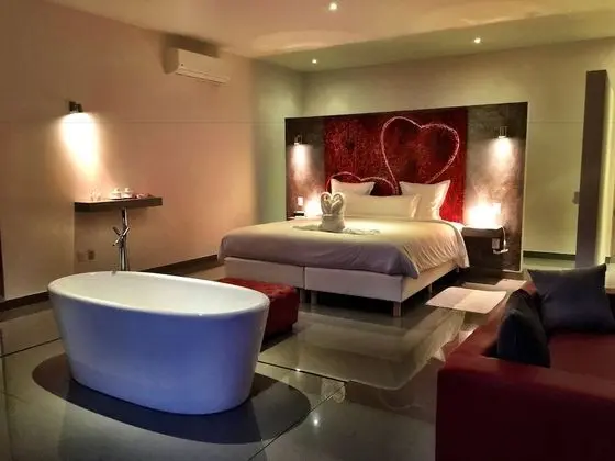 Glamour Suite, 1 King Bed, Balcony, Poolside