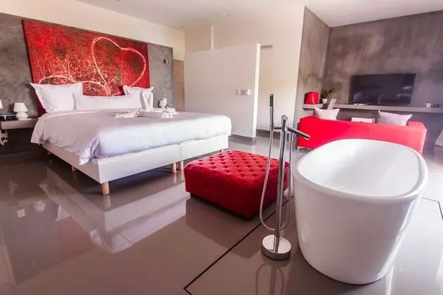 Glamour Suite, 1 King Bed, Balcony, Poolside