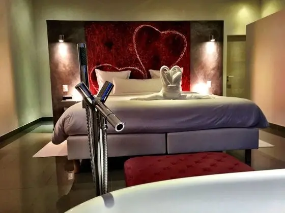 Glamour Suite, 1 King Bed, Balcony, Poolside