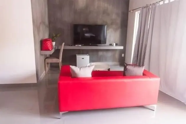 Glamour Suite, 1 King Bed, Balcony, Poolside