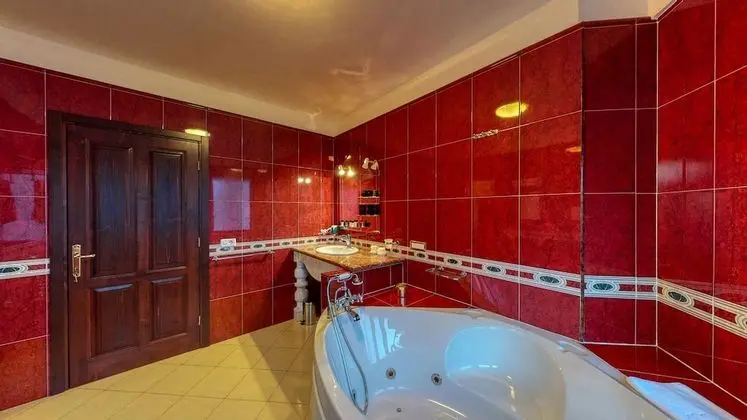 Premium Tek Büyük Yataklı Oda